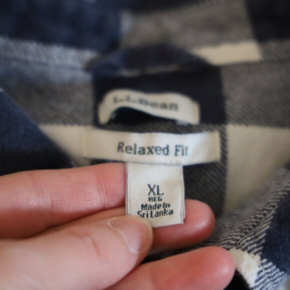 L.L. Bean XL Womens Plaid Shirt Jac with pockets! - Picture 2 of 3